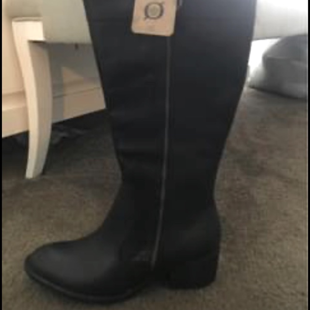 Woman’s Tall Black Boots